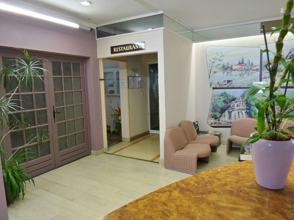 全景餐厅朱拉酒店 圣克洛德 外观 照片